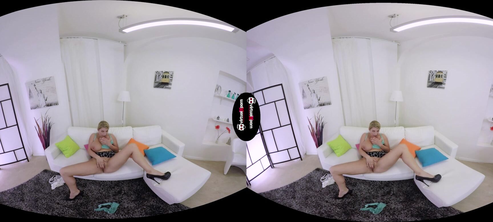 monster juggs milf posing on vr cam May 28, 2020 Manyvids