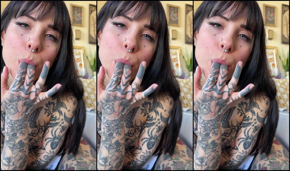 Awlivv Nicknamed Awlivv 10 11 2024 Onlyfans Video Its Fingers In My Mouth Fridaypretty Messed Up Theyre My Own Fingers But Ill Take What