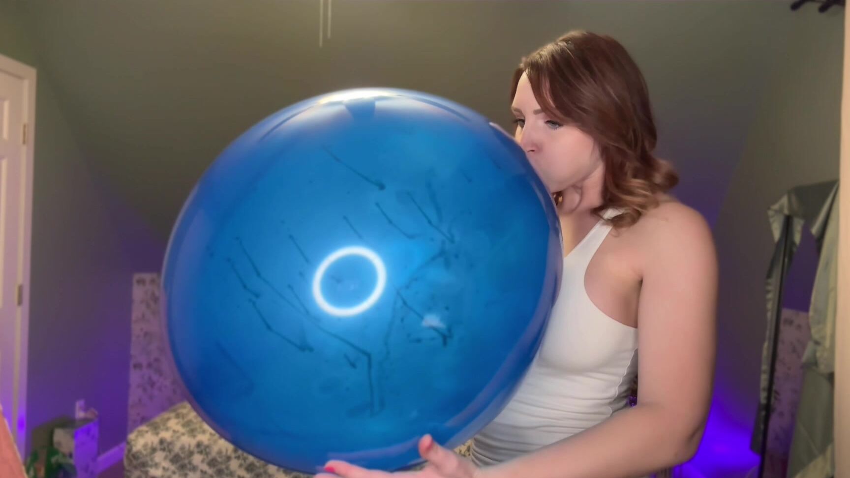 "SneezeGoddess" balloons, balloonsb2p, fetish, partygame, redhead, sfw Blue TT17 Blow to Pop for a Big Party manyvids