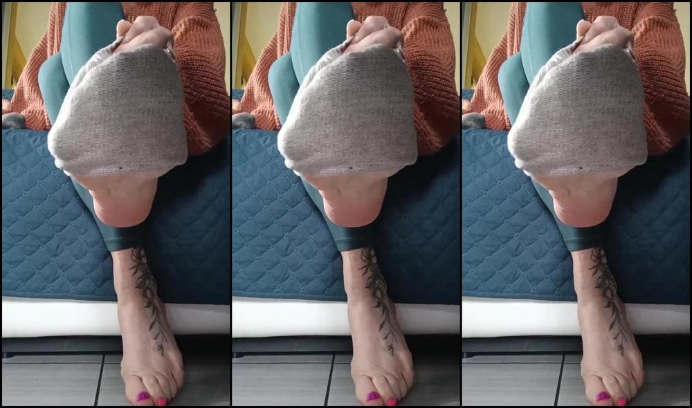 Onlybluefeet Nicknamed Onlybluefeet 04 23 2025 Onlyfans Video Osservate Con Attenzione