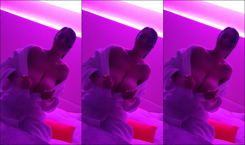 Bklara11 24 11 2019 92184407 Love Teasing You