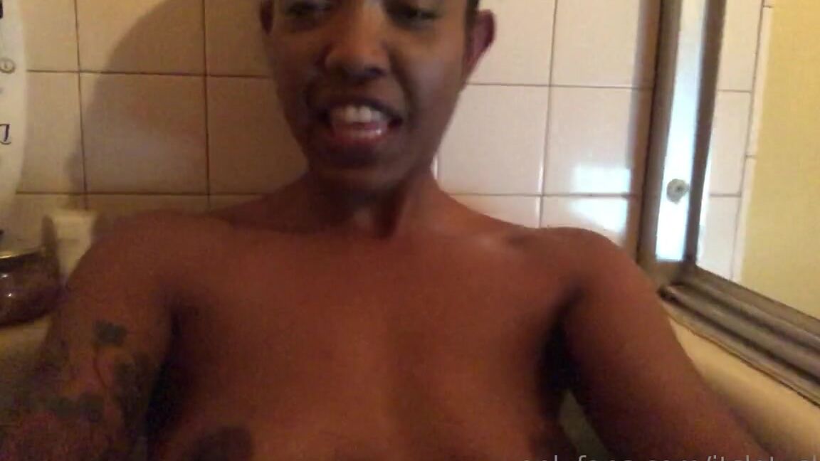 Lotus Lain Nicknamed Itslotuslain 04 15 2019 Onlyfans Video Video Watching Gamesofthrones In The Tub Nude Bathtime Gotpremiere Thenorthremembers