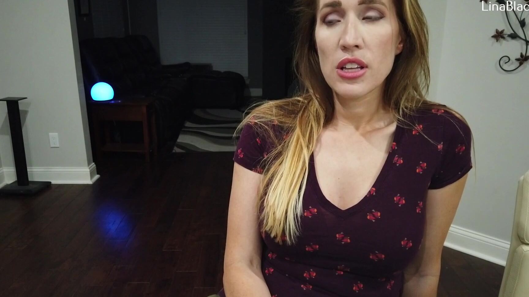 "LinaBlackly" dirtytalking, family, milf, mommyroleplay, taboo Mommy Can t Sit Down Manyvids