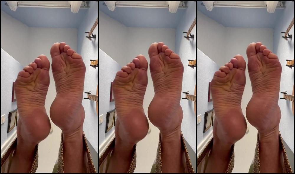 Kittys Pretty Feet Nicknamed Kittys Sweet Feet 05 01 2023 Onlyfans Video Sitting In My Favorite Spot In My House Giving You The Best View