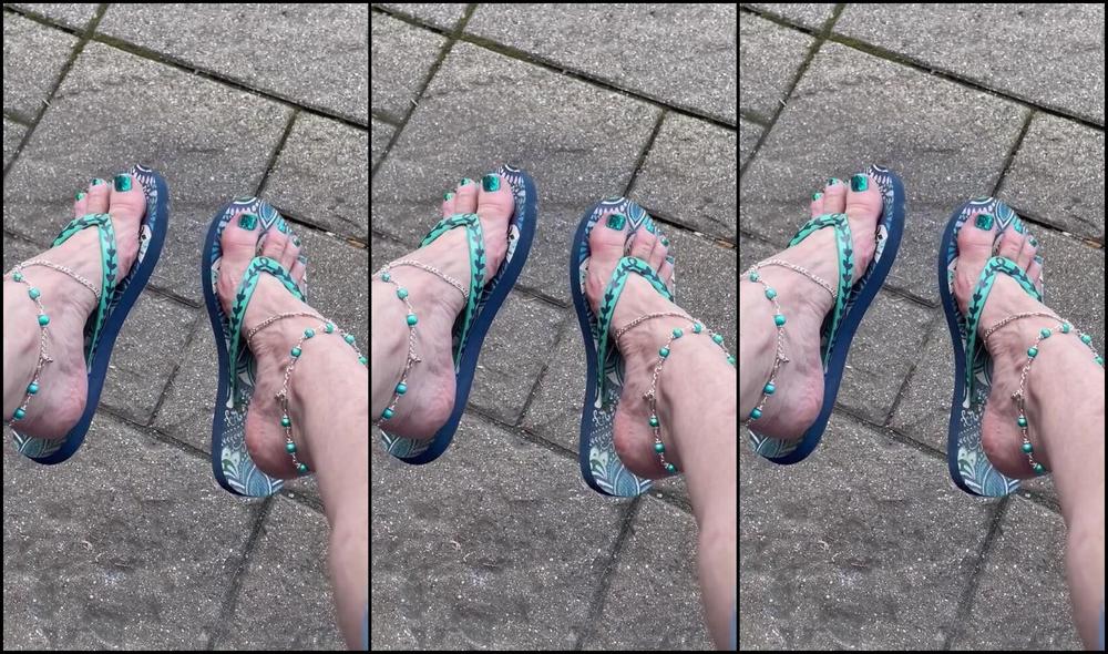 Kittys Pretty Feet Nicknamed Kittys Sweet Feet 07 02 2023 Onlyfans Video I Cant Get Enough Of These Custom Anklets That My Friend Lezlyann Made For Me