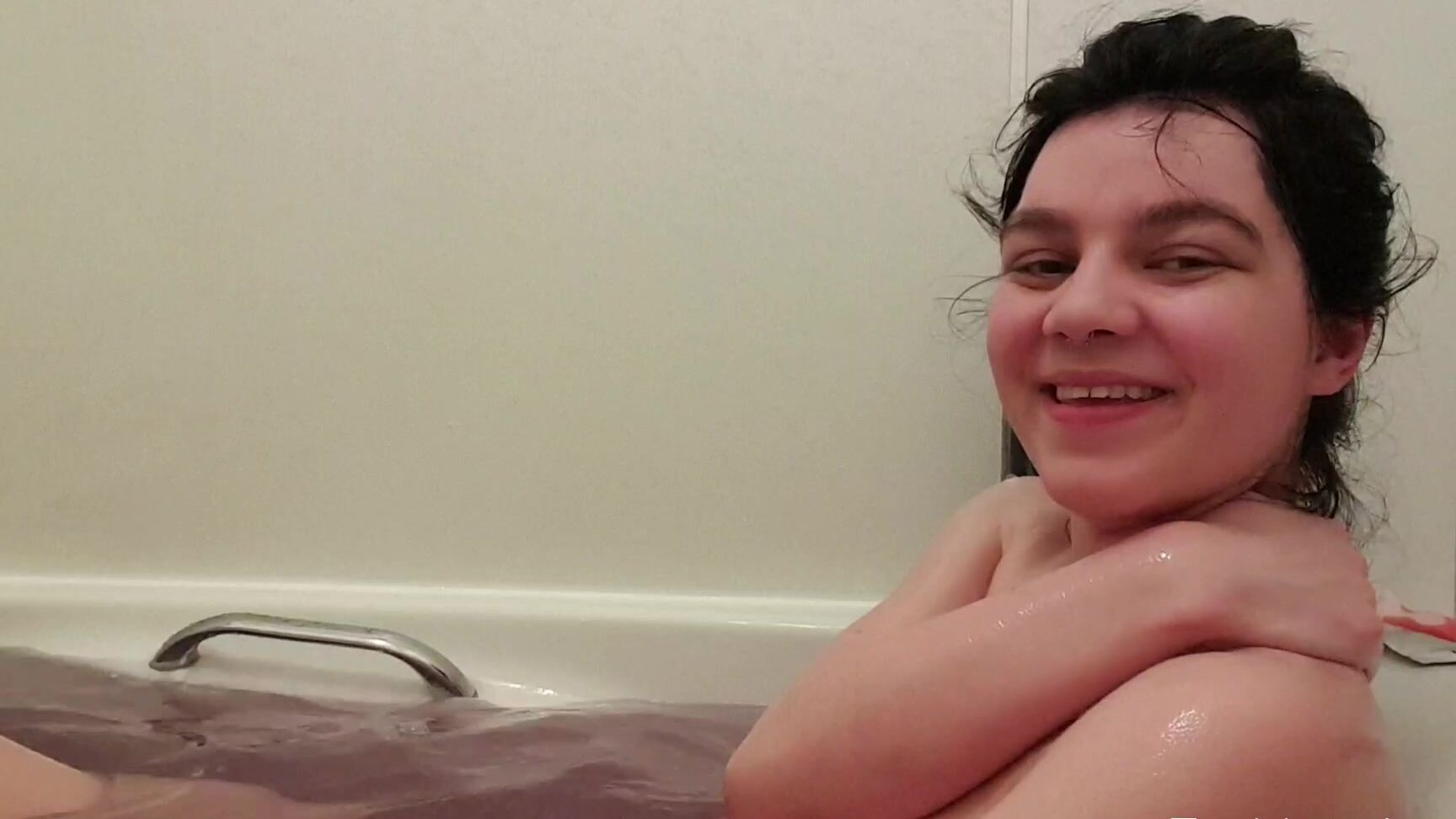 "EveYourApple" masturbation, teens (18+), amateur, bathtub fetish, pussy spreading Alt Cutie Takes a Bath Manyvids