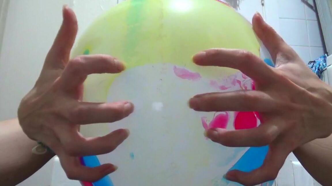 "Goddess Vanessa" balloons, finger nail fetish, scratching, nails, fingernail tapping Glowing BALLOON Vs NAILS manyvids