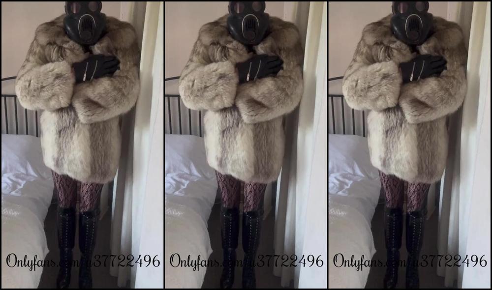 Kellieblue Uk Nicknamed Kellieblue Uk 03 06 2024 Onlyfans Video Gas Mask And Satins Now Come And Play With Me