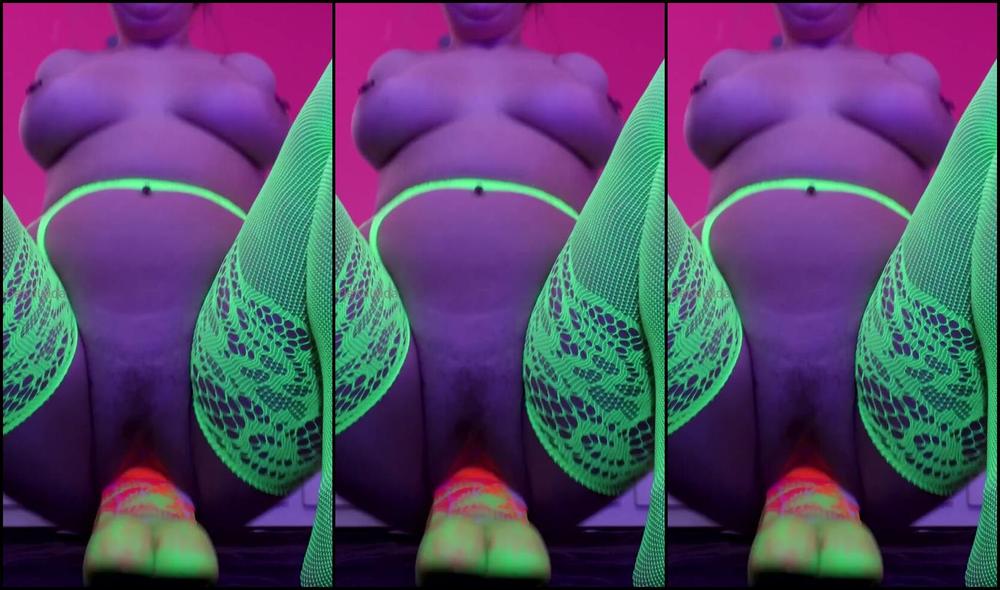 Marie Kaleida Nicknamed Mariekaleida 10 29 2025 Onlyfans Video Some Halloween Themed Black Light Fun With Xxl Centaur Such A Huge Cock But My