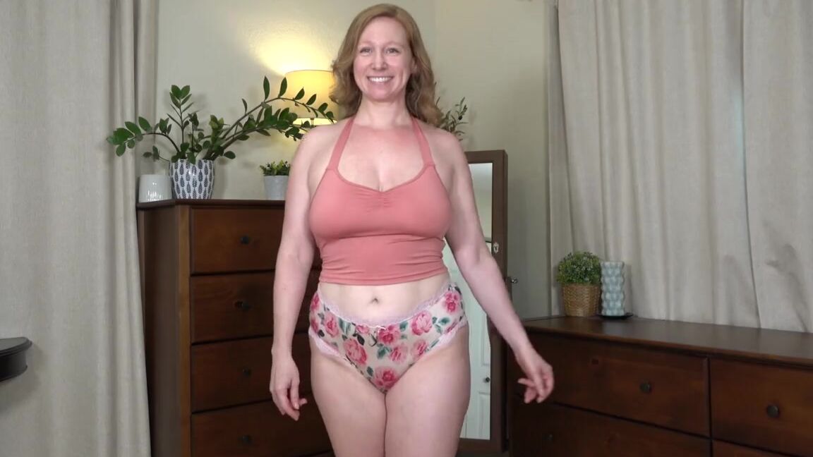 Ginger Daydreams Nicknamed Gingerdaydreams 08 23 2025 Onlyfans Video Modeling My Backless Panties With My Top Off 6B