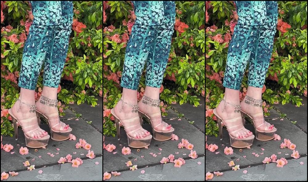 Kittys Pretty Feet Nicknamed Kittys Sweet Feet 04 26 2024 Onlyfans Video A Little Fun In The Sun