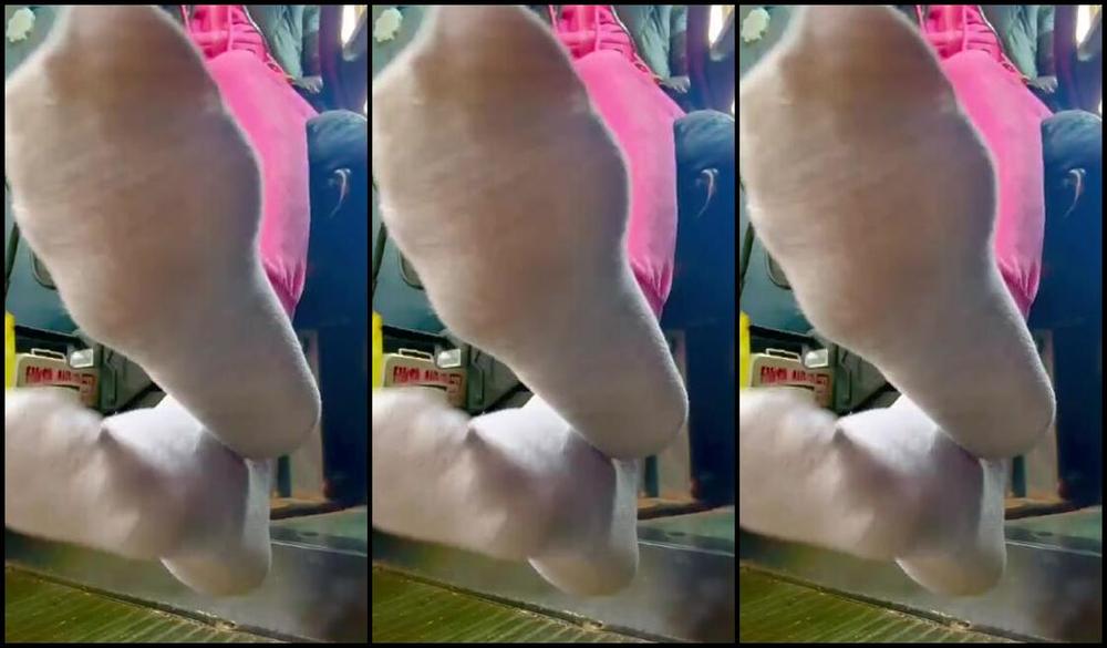 Liv Forsoles Nicknamed Livforsoles 10 17 2023 Onlyfans Video Shoes Removal What Do You Think My Feet Smell Like