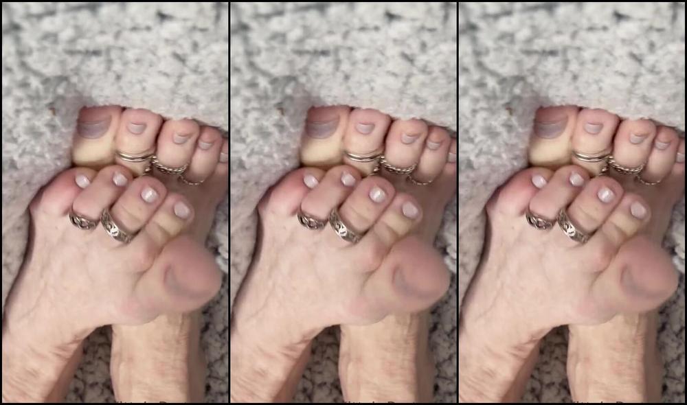 Kittys Pretty Feet Nicknamed Kittys Sweet Feet 03 02 2023 Onlyfans Video I Love Pillows