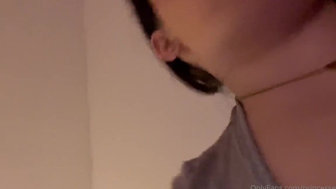 Princesseli Nicknamed Princesselixxx 02 10 2023 Onlyfans Video My Bday Is At 12