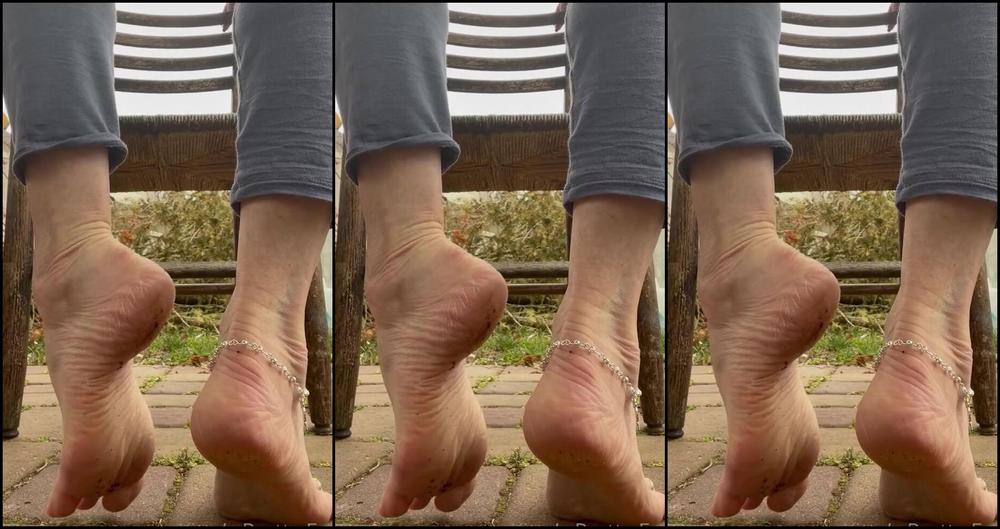 Kittys Pretty Feet Nicknamed Kittys Sweet Feet 02 26 2023 Onlyfans Video Cold Feet Are Never Fun Unless Theres Someway There To Warm Them Up For You