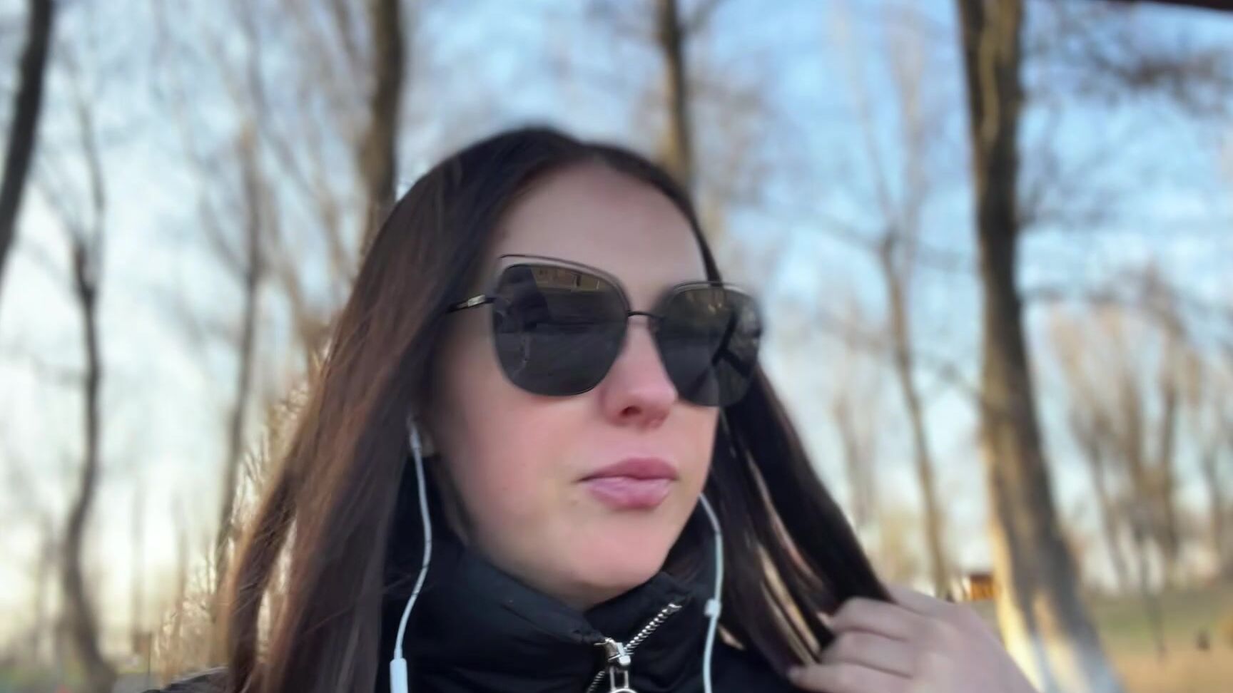 Walking by people in park and BURPING March 01, 2024 Manyvids