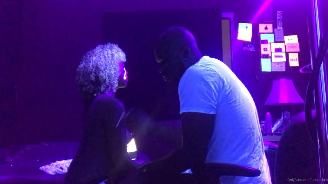 Lotus Lain Nicknamed Itslotuslain 02 23 2020 Onlyfans Video Time Lapse 2 Applying The Special Glow In The Dark Paint