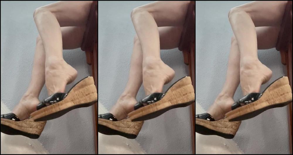 Kittys Pretty Feet Nicknamed Kittys Sweet Feet 05 04 2023 Onlyfans Video Here A Fun Shoe Dangling Video