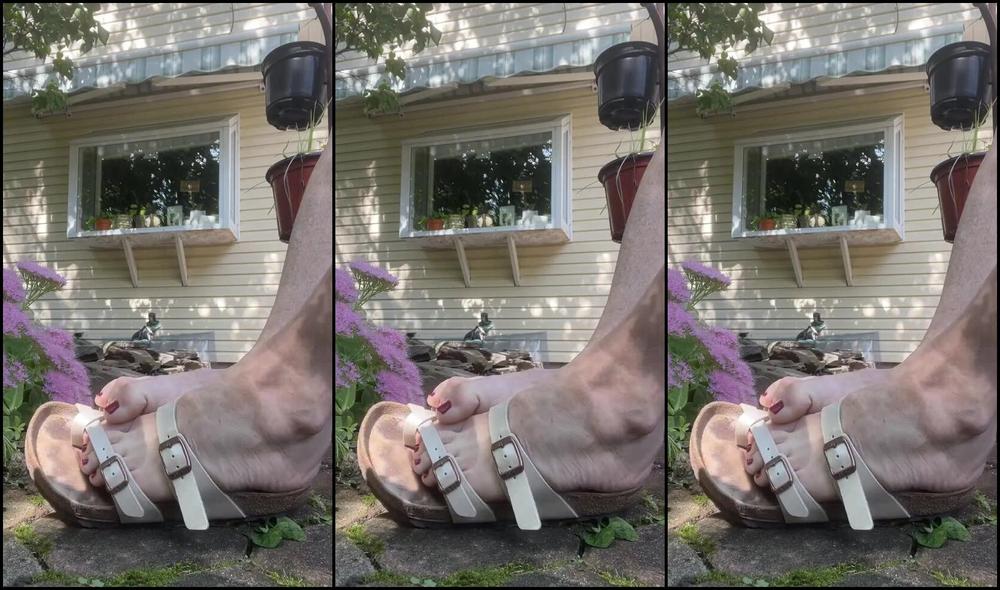 Kittys Pretty Feet Nicknamed Kittys Sweet Feet 09 22 2024 Onlyfans Video Playing Beside Koy Pond