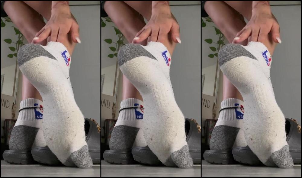 Goddess Mariposa Nicknamed Piesmariposa 08 28 2024 Onlyfans Video Sock Removal Video