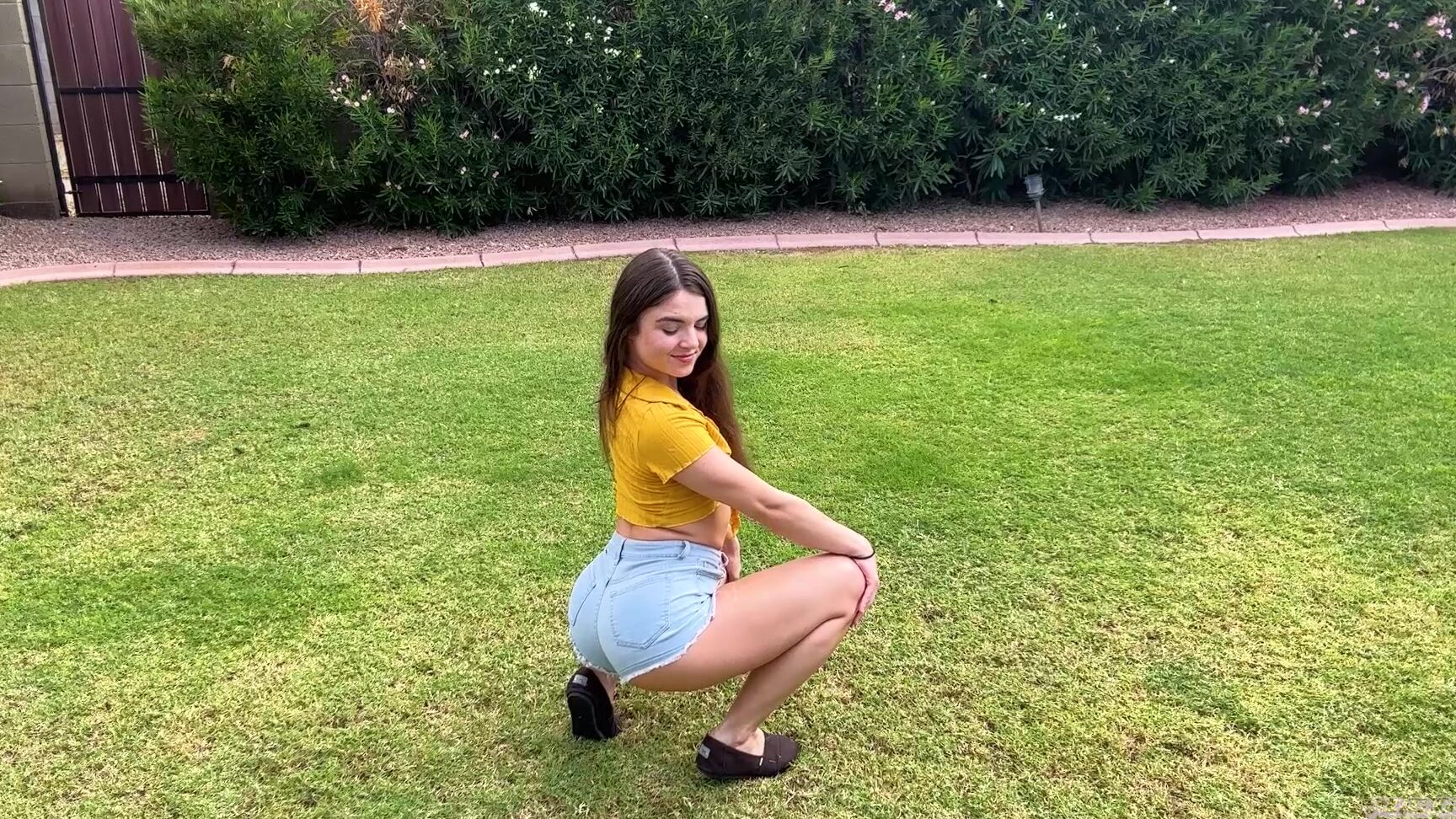 Struggle To Hold My Pee During Photoshoot Megan Marx January 29, 2025 Manyvids