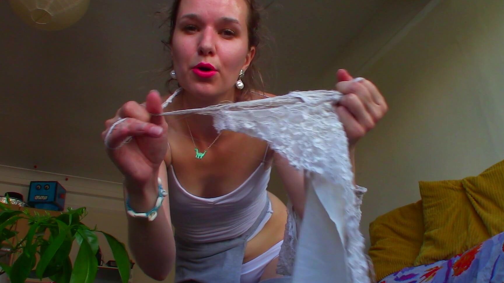 "Goddess Vanessa" feet, clothes destruction / burning, foot fetish, giantess, growth fetish Heat Wave Hormone Growth Rip Manyvids