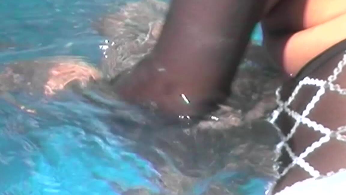 wild pantyhose pool sex June 16, 2019 Manyvids