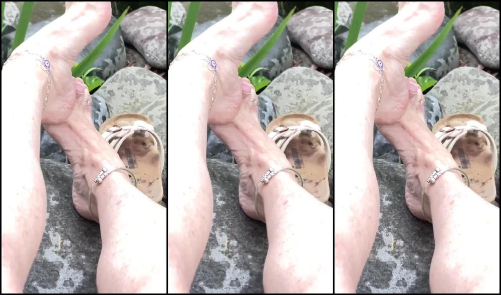 Kittys Pretty Feet Nicknamed Kittys Sweet Feet 07 23 2024 Onlyfans Video Can You See The Drops Hitting My Skin My Soles Are So Dry You Can See