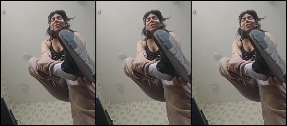 Giantess Vore Debora Nicknamed Giantess Debora 10 02 2024 Onlyfans Video Mi Nueva Esclavita De Pies Es Reducida A Polvo