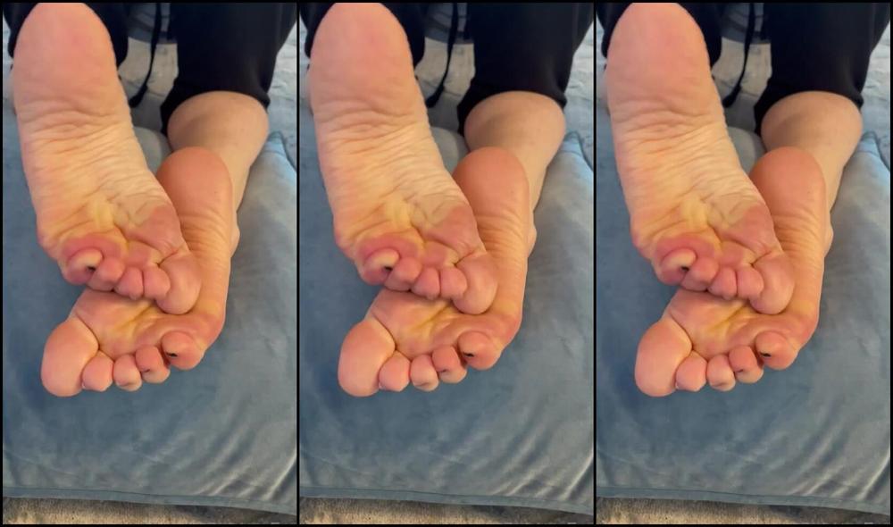 Kittys Pretty Feet Nicknamed Kittys Sweet Feet 10 21 2024 Onlyfans Video Monday Funday Cone Rest Your Head On My Pillows