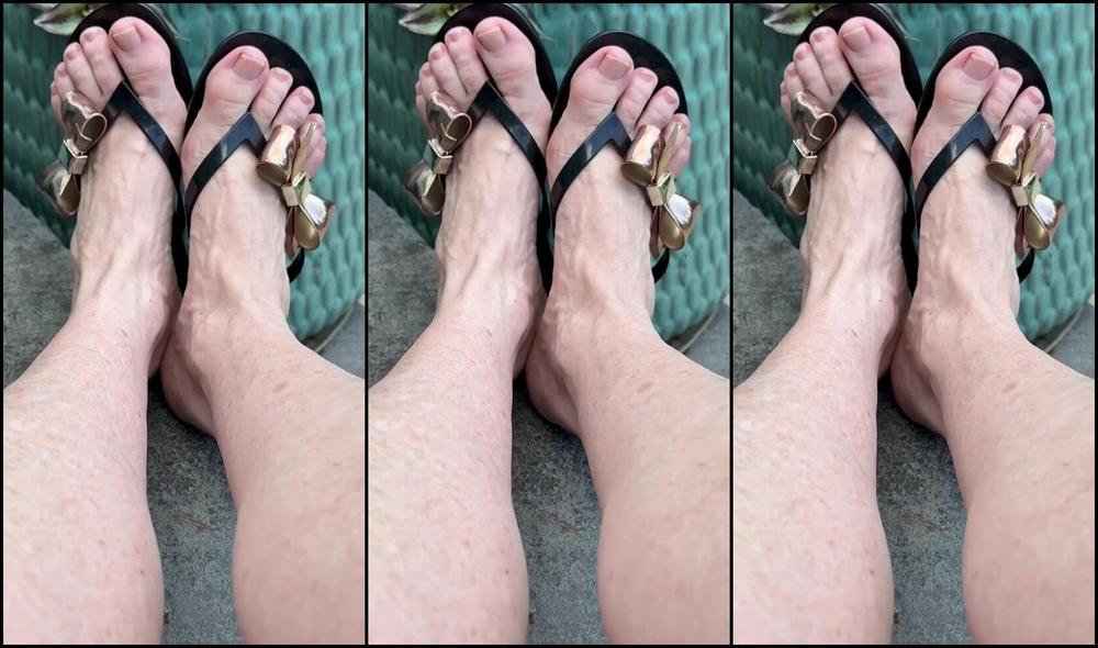 Kittys Pretty Feet Nicknamed Kittys Sweet Feet 06 20 2025 Onlyfans Video Slow Teasing Flip Flop Play Watch My Natural Toes Peek Out And Flex Just For You