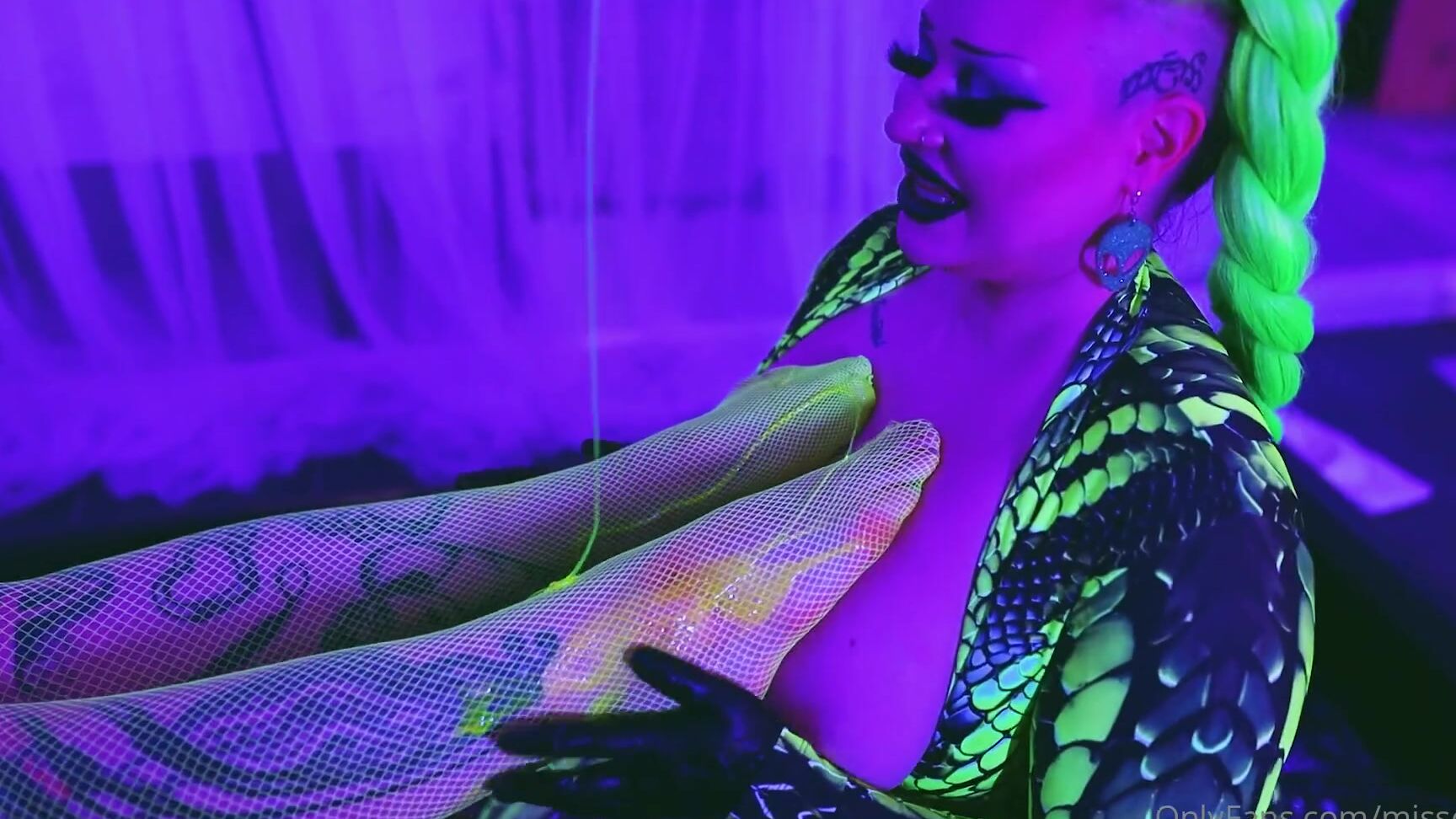 Miss Evilia Nicknamed Missevilia 05 17 2025 Onlyfans Video Slimy Feet Full Lenght Videolucky Novathenerd Got To Feel My Perfect Feet On Her Boobs