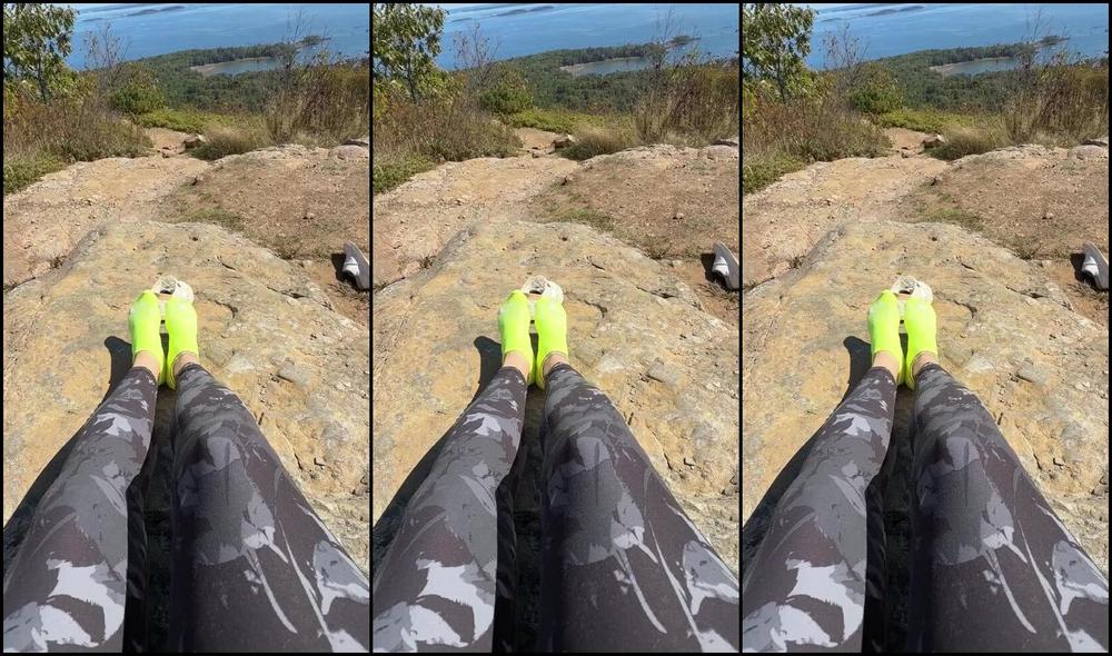 Kittys Pretty Feet Nicknamed Kittys Sweet Feet 09 19 2025 Onlyfans Video High Above Camden Harbor On Mount Battie I Couldnt Resist Freeing My Feet