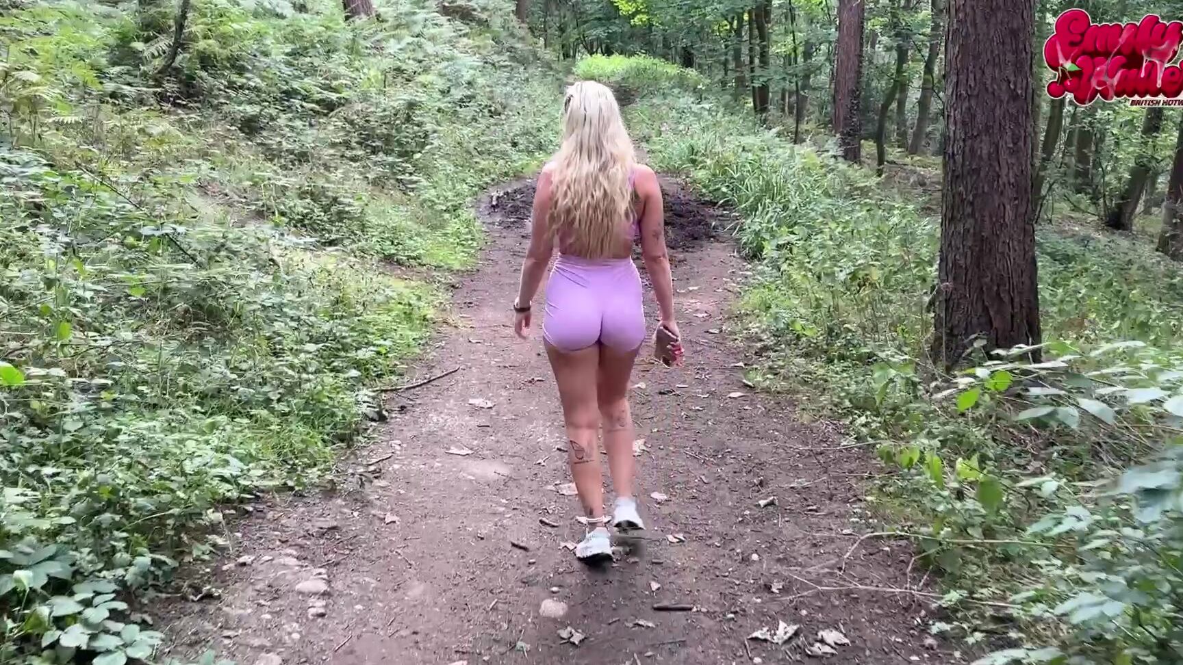 Worship My Walking Wiggle As I Take A Stroll Outdoors September 09, 2025 Manyvids