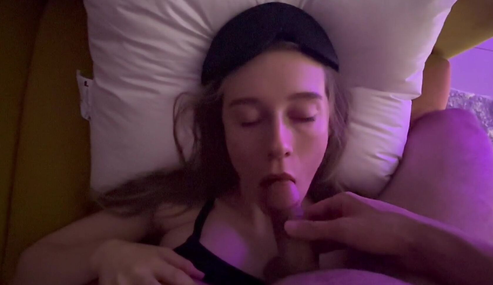 Lenionella Студентка Решила Лечь На Кровать Но Ее Потревожили