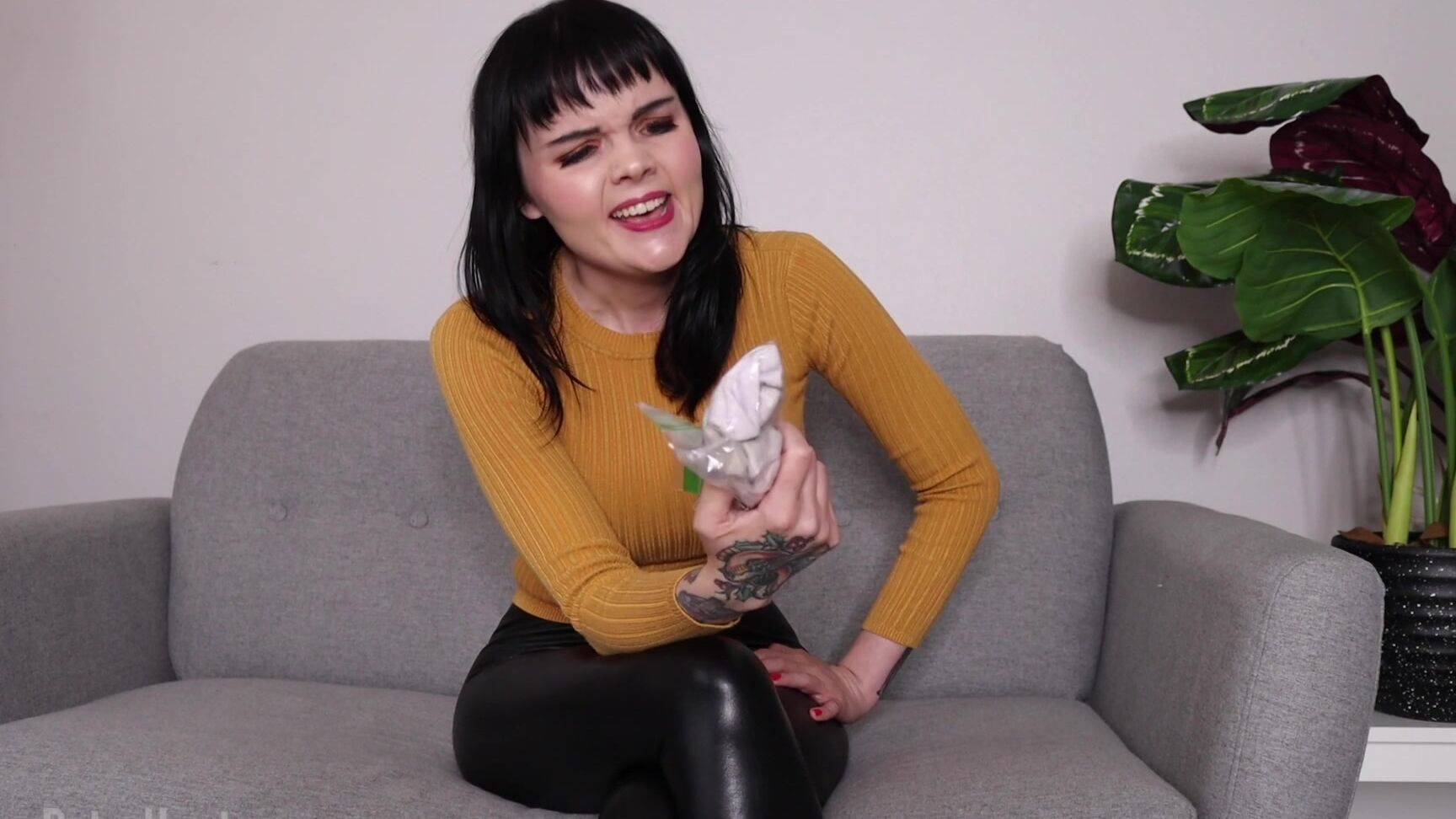 Humiliated with Sweaty Socks MistressPetraHunter November 18, 2020 Manyvids