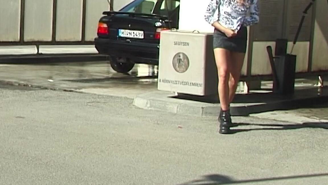 public peeing at the carwash January 26, 2022 Manyvids