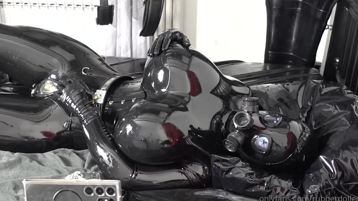 Emma Lee Nicknamed Rubberdollemma 06 11 2025 Onlyfans Video Good Morning My Horny Rubber Boys Are Your Cocks Nice And Hard I Love Big