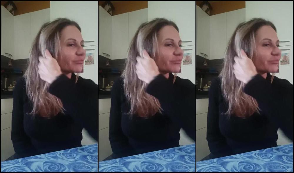 Onlybluefeet Nicknamed Onlybluefeet 11 06 2025 Onlyfans Video Buon Pomeriggio E Buona Merenda