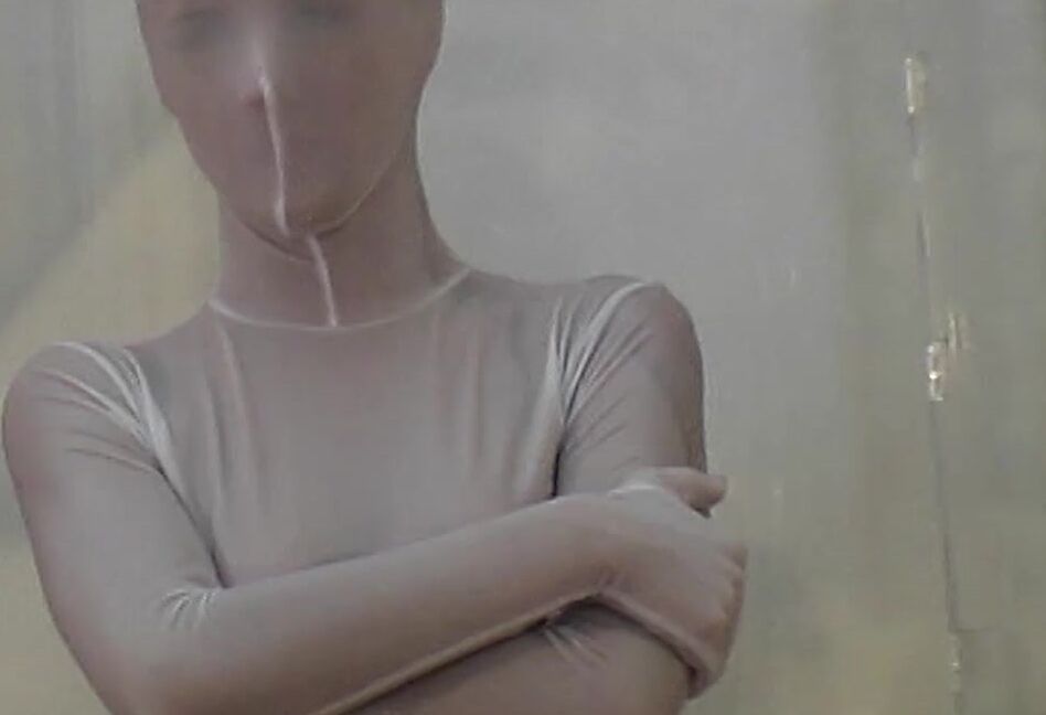 spandex girl squeezes herself in a glass May 07, 2021 Manyvids