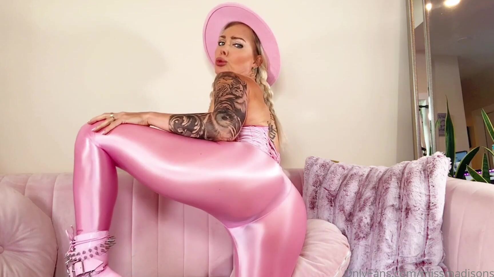 Miss Madison Stone Nicknamed Missmadisonstone 05 14 2025 Onlyfans Video My Ass It Controls You