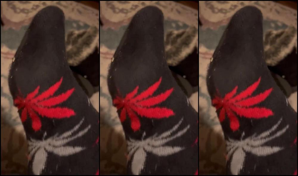 Heavenly Xperience Nicknamed Heavenlyxperience 11 12 2025 Onlyfans Video Sorry Ive Been Mia Lately My Darlings Heres A Lil Clip For My Smelly Foot Guys