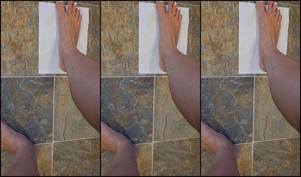 Sexysassquatch34 Nicknamed Goddessnat34 04 25 2025 Onlyfans Video Tracing My Foot Putting It Diagonal To Fit On Paper Marking 25 Cm On My Foot