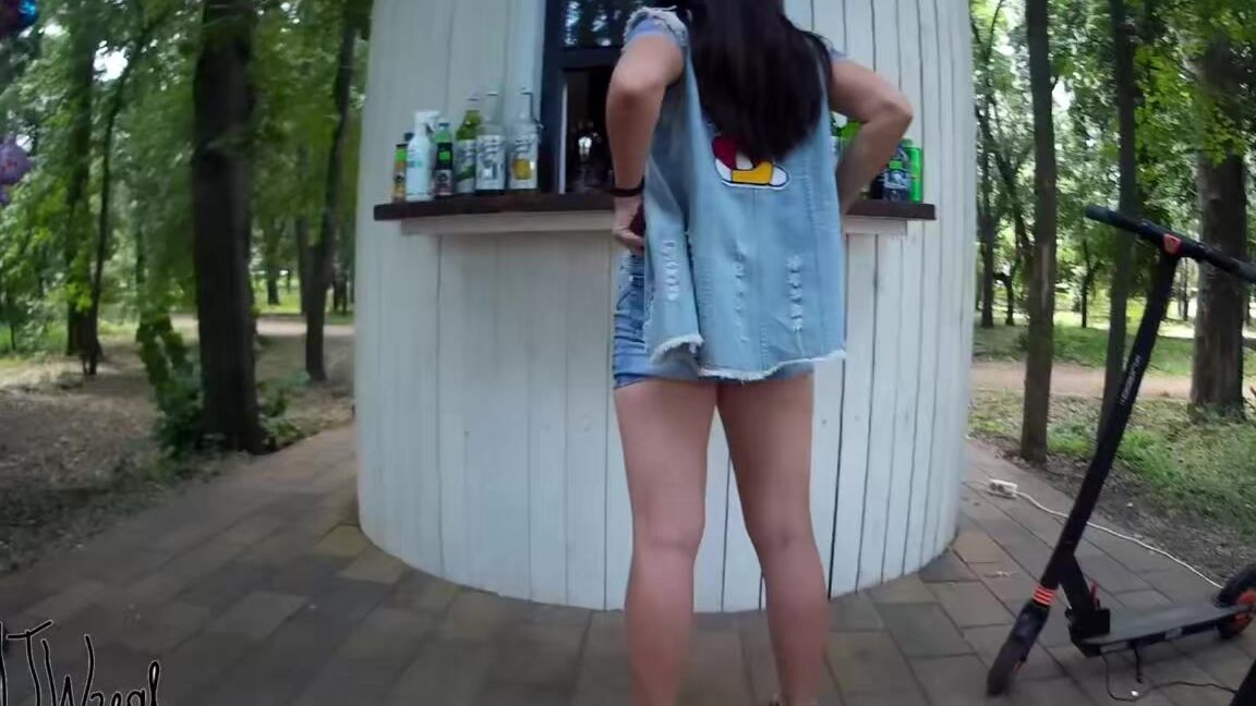 Exhibitionist Wife Has Fun In A Public Park