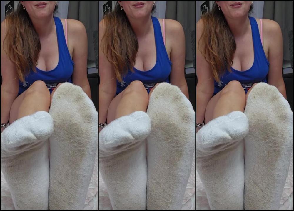 Gamertoeskz Nicknamed Gamertoeskz 10 01 2025 Onlyfans Video Removing These Socks So You Can Show Me Just How Much You Love My Soles