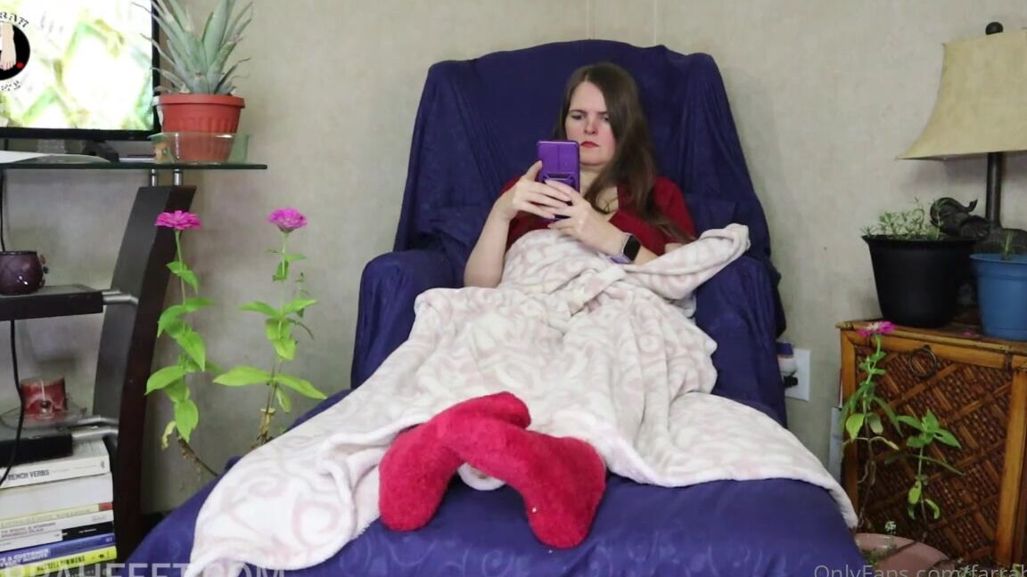 Farrah Feet Nicknamed Farrahfeet 11 24 2025 Onlyfans Video My Red Socks Ignore You