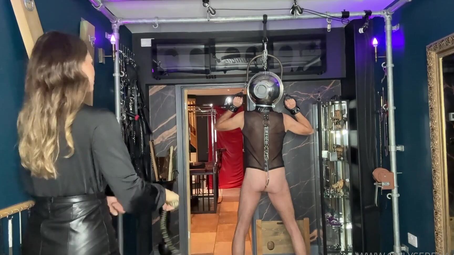 Gynarchy Goddess Nicknamed Gynarchygoddess 10 22 2025 Onlyfans Video His Head Encased In Metal And His Ass Plugged Deeply With An Anal Hook Keeping Him