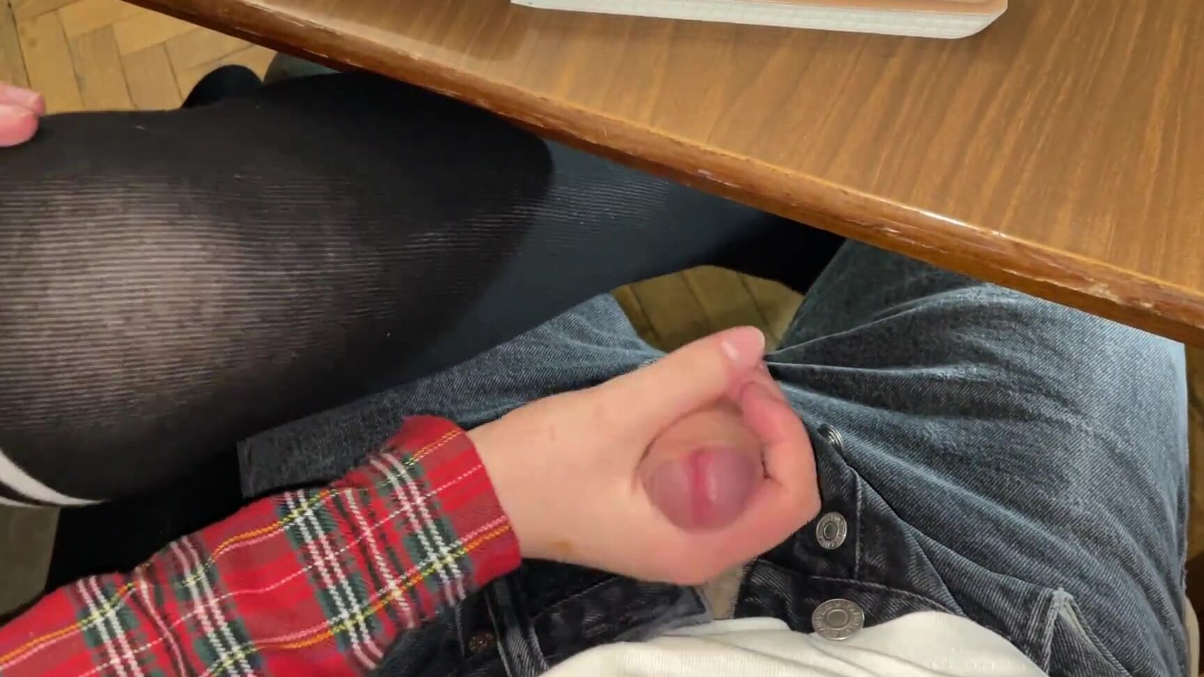 Снова Школьница Дрочит Под Столом На Уроке Pornhub Com