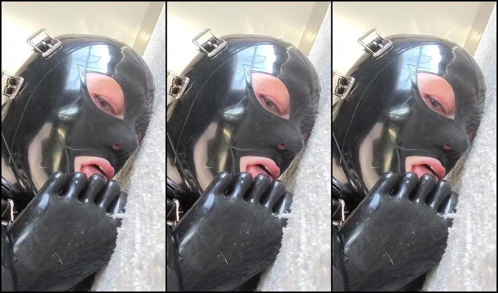 Mdollbot Nicknamed Mdollbot 06 26 2024 Onlyfans Video Throwback To Some Behind The Scenes Foot Licking With Cam