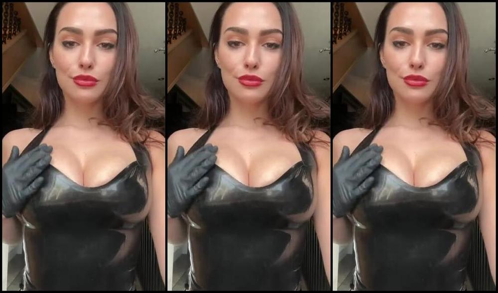 Gynarchy Goddess Nicknamed Gynarchygoddess Onlyfans Shining Up My Latex Top Anl